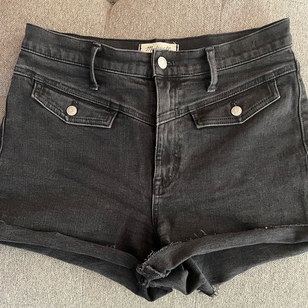 EUC Madewell High Rise Vintage style black denim short. Size 28
